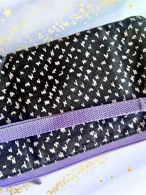Thirty-One, Easy Going Wristlet - Black/White/ Lavender,Scribble Pattern